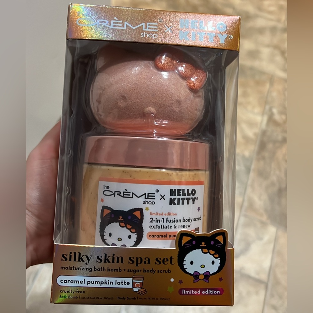 Hello Kitty X the Crème shop